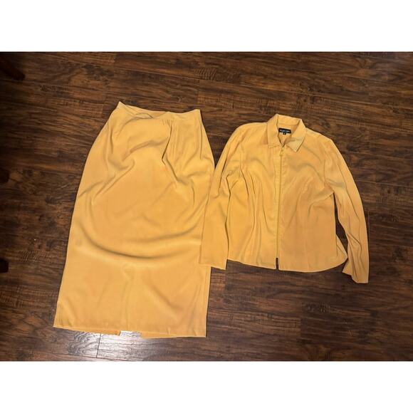 VINTAGE ELLEN FIGG Yellow Mustard 2 PIECE SKIRT SUIT BLAZER JACKET Suede Sz:12 - Picture 1 of 8